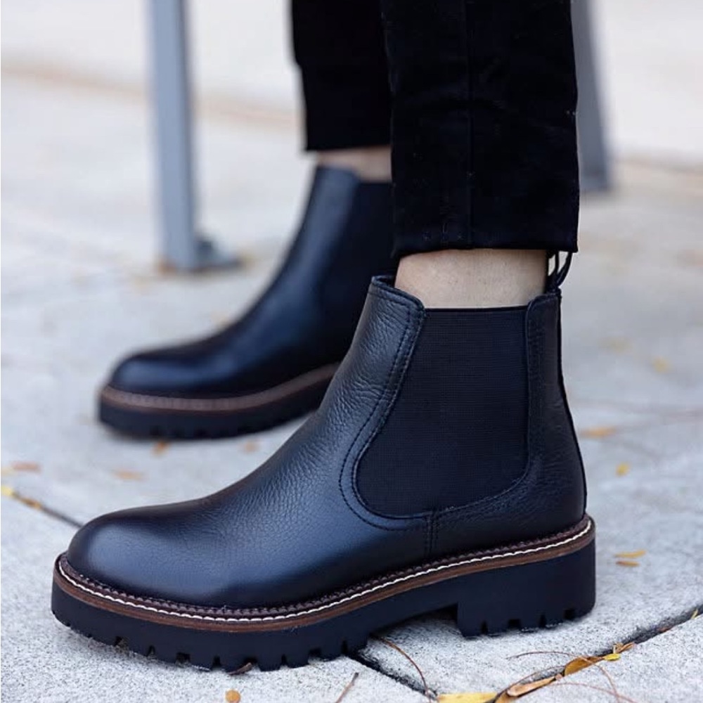 Caslon Miller Chelsea Boots
